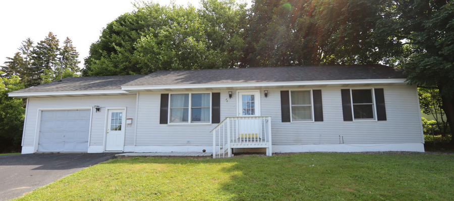 Photo of SUNY Oswego - Off Campus College Housing for 45 First Ave Oswego, NY.